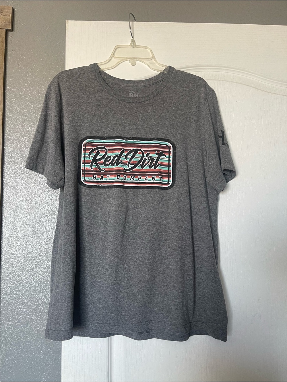 Men’s Red Hat Graphic Short Sleeve Tee